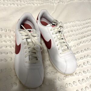 Nike women 11 red leather Cortez